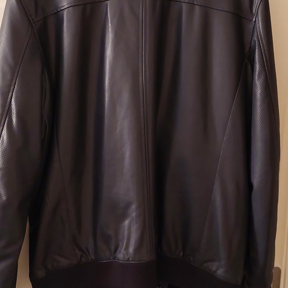 100.00 - Picture 3 of 3